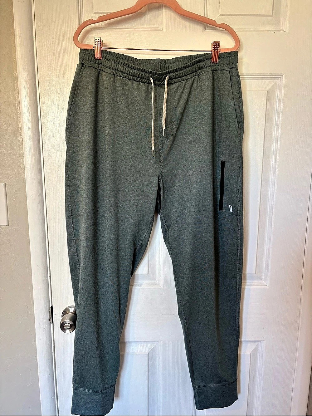 Vuori Sunday Performance Jogger Pants in Green XL Like New
